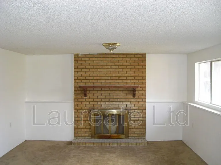 11536 E Center Dr — Photo 4