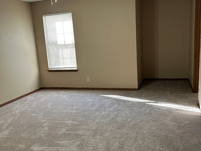 Ledyard Townhomes- Rent By The Bed — Photo 8