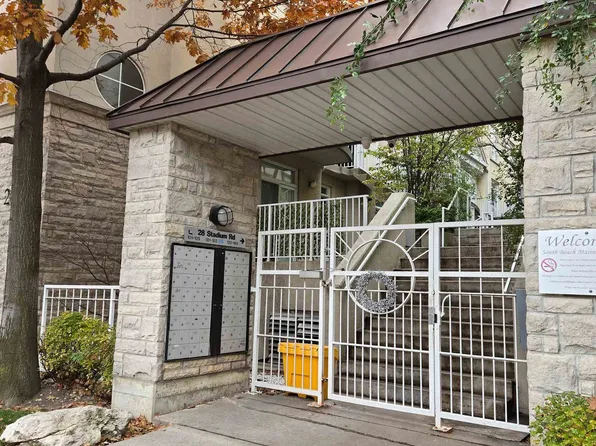 28 Stadium Rd #239, Toronto, ON M5V 3P4