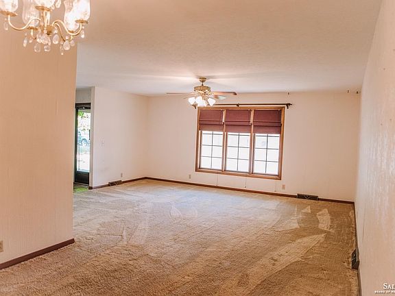 4th image of 2234 Hillside Dr
