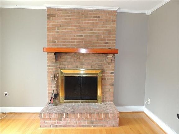 Brck Raised Hearth Woodburning Fireplace