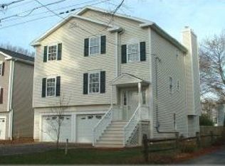 15 Narrow St, Fairfield, CT 06430