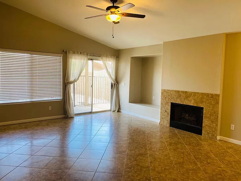 8618 W Paradise Dr — Photo 5
