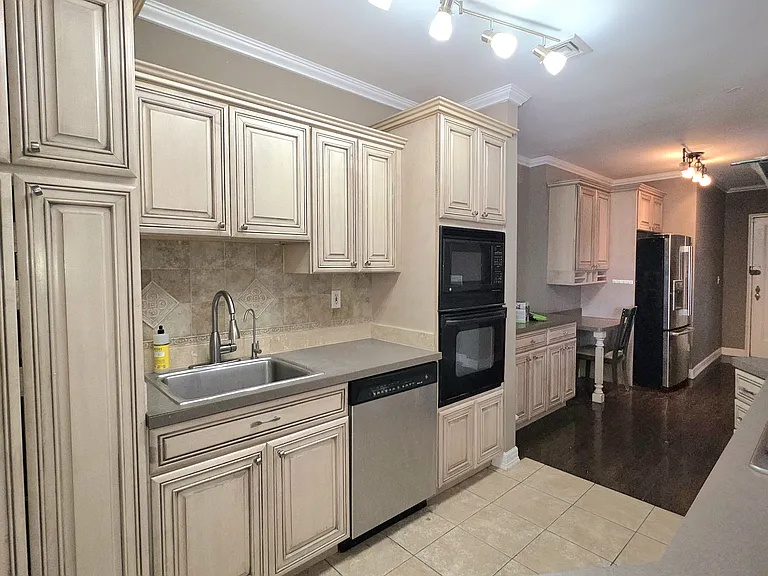 2520 Kennedy Blvd — Photo 11