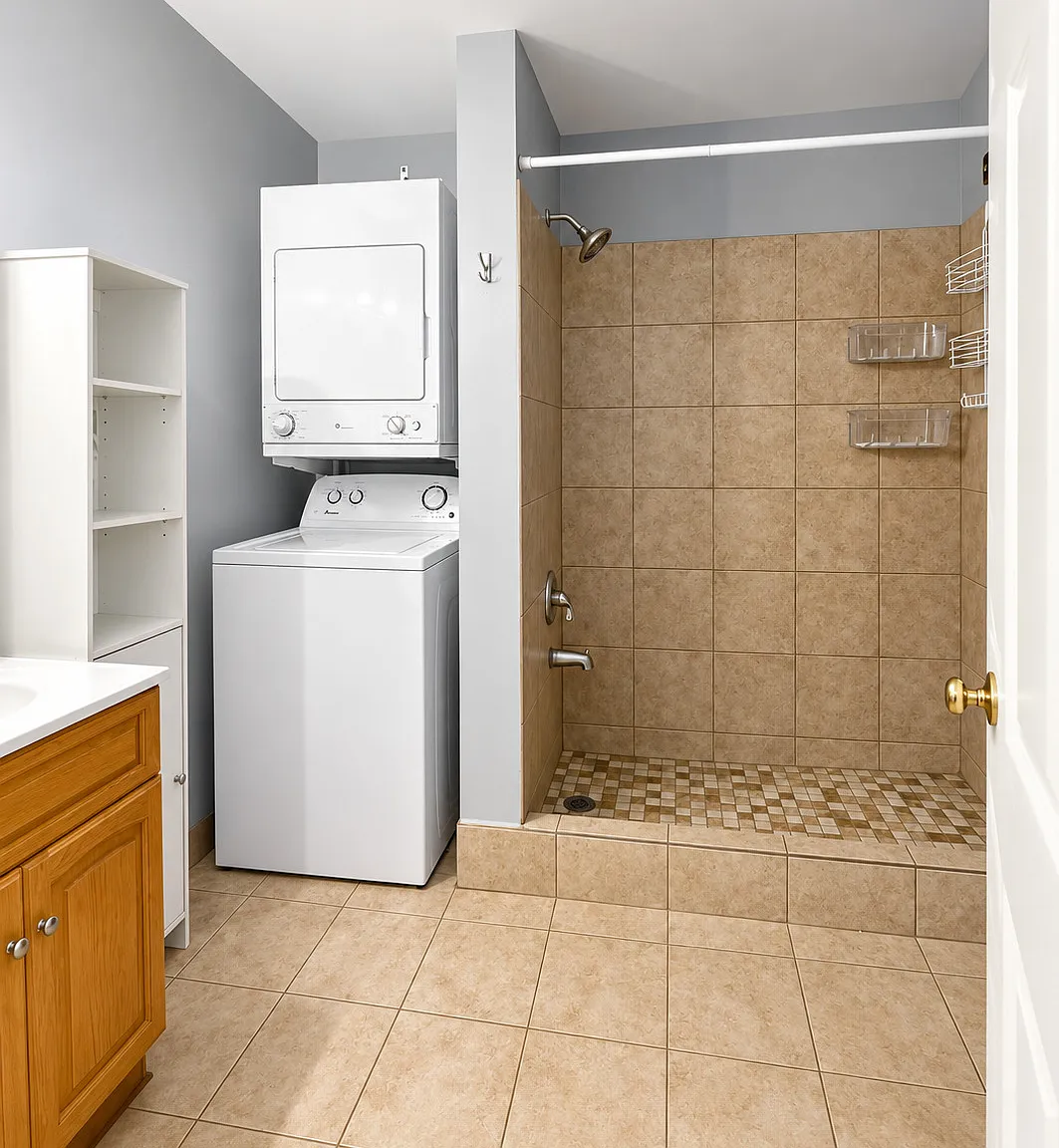 2 bed, 1.0 bath, 1100 sqft, $1,900 — Photo 3