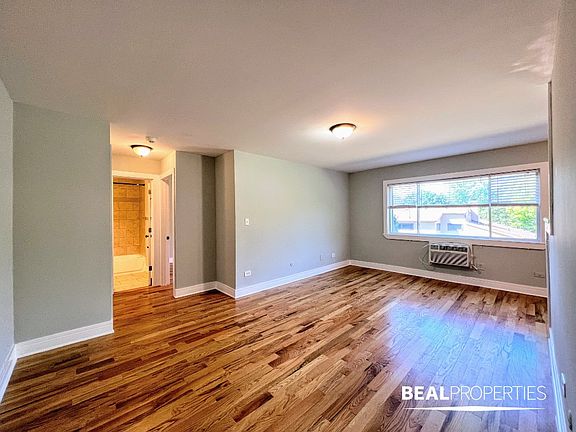 2nd image of 696 Elm Pl APT 203
