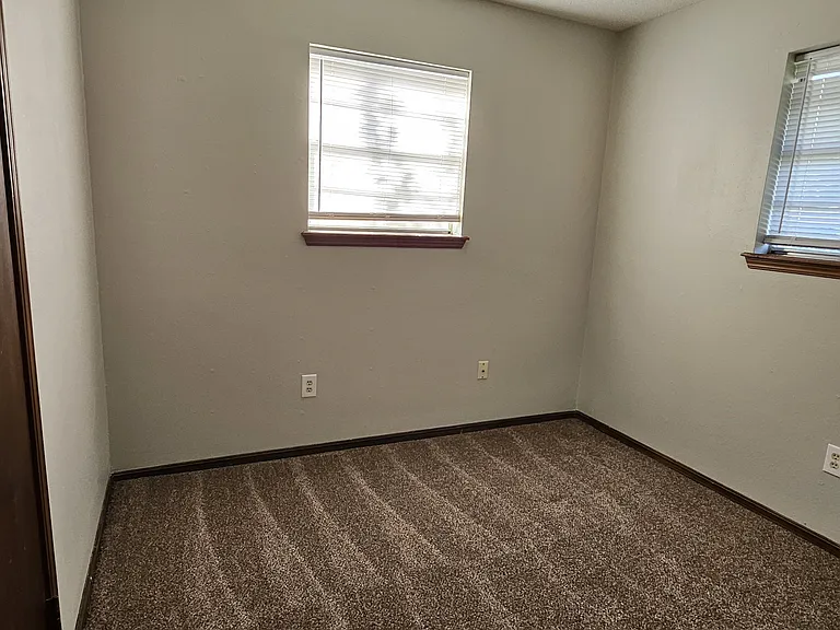 637 SW 13th St — Photo 7