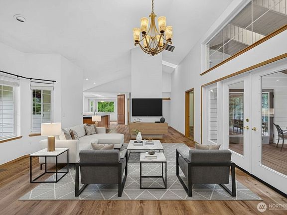 3rd image of 4819 Woodside Drive