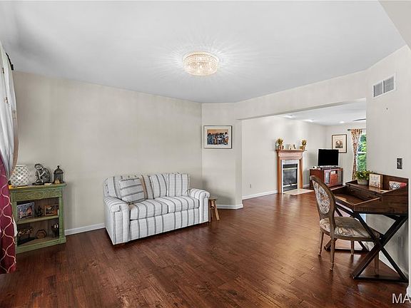4th image of 433 Morrow Glen Ct