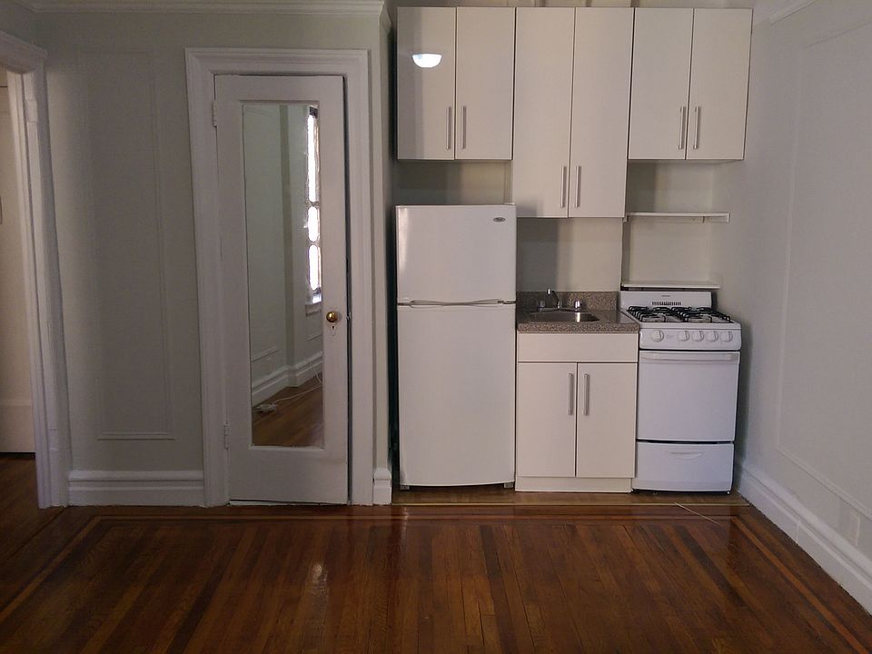 2nd image of 427 W 51st St APT 2D