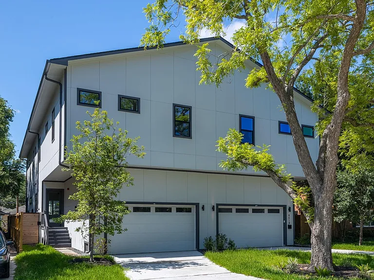 4517 Larch Ln — Photo 1