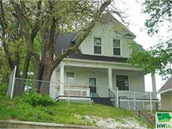 2nd image of 1414 Main St