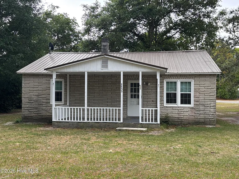 2455 Quewhiffle Rd — Photo 1