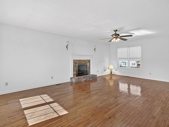 5th image of 19025 Essex Dr