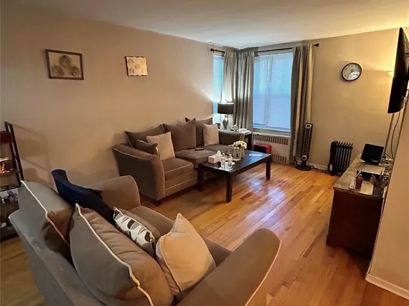 194 Smith Street #1M, Freeport, NY 11520