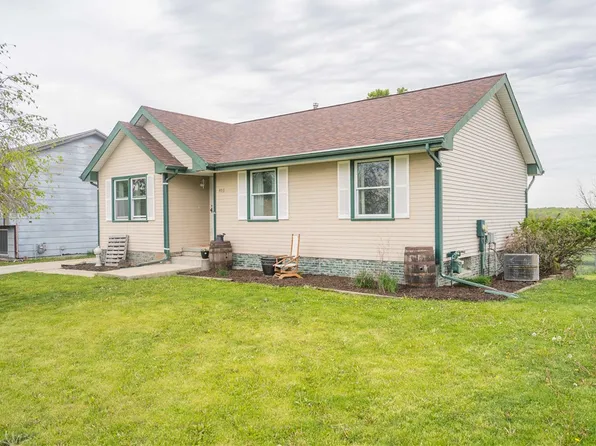 403 W 18th Pl, Indianola, IA 50125