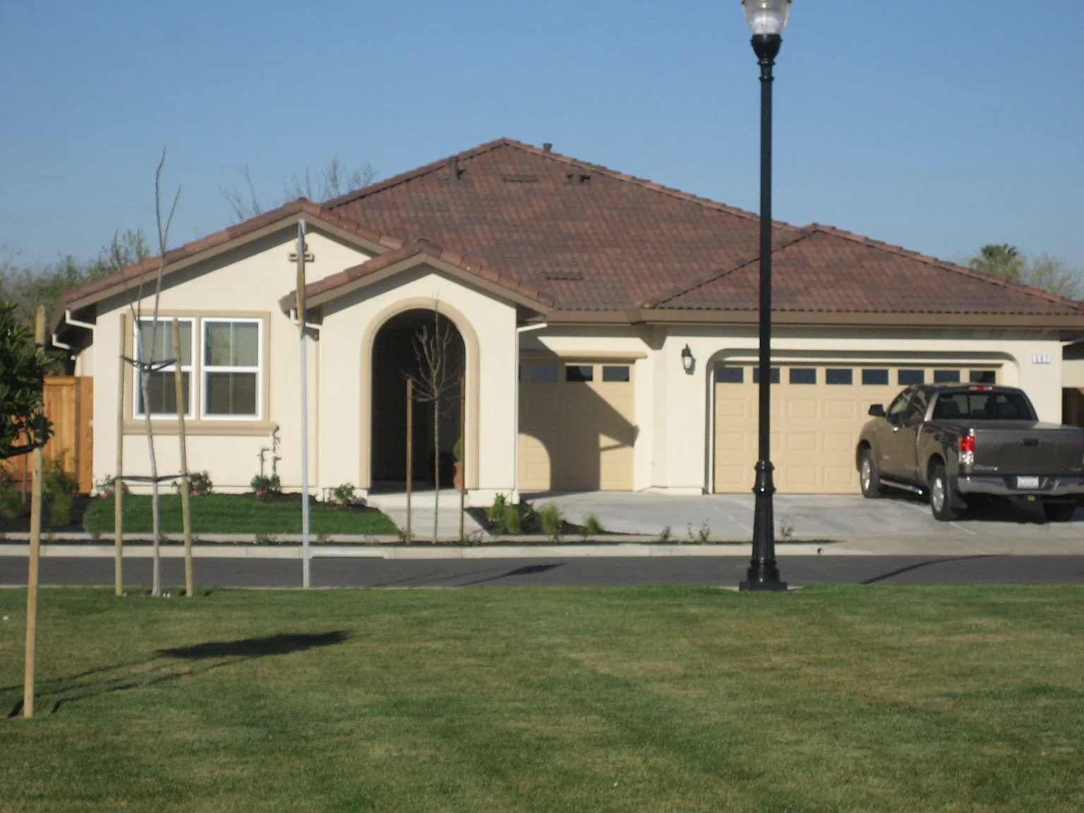 567 Linda St photo 1