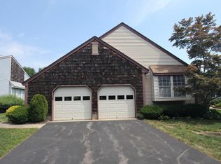 25 Ethan Allen Dr, Monroe Township, NJ 08831
