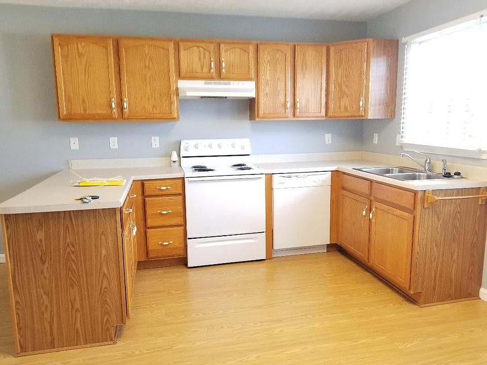 1st image of 687 Beaverview Dr