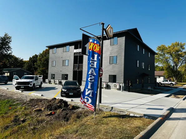 501 9th St, Kalona, IA 52247