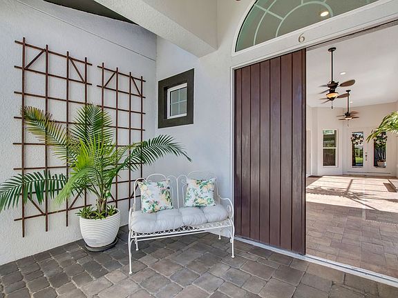 3rd image of 6 New Oak Leaf Dr