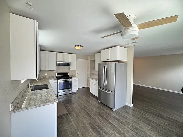 1448 Pleasant St — Photo 2