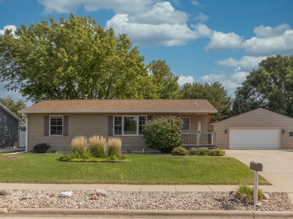 2302 Walnut St, Yankton, SD 57078