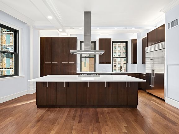 3rd image of 120 Greenwich St APT 10C