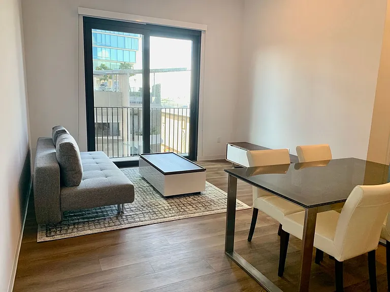 987 Queen St #804 — Photo 3