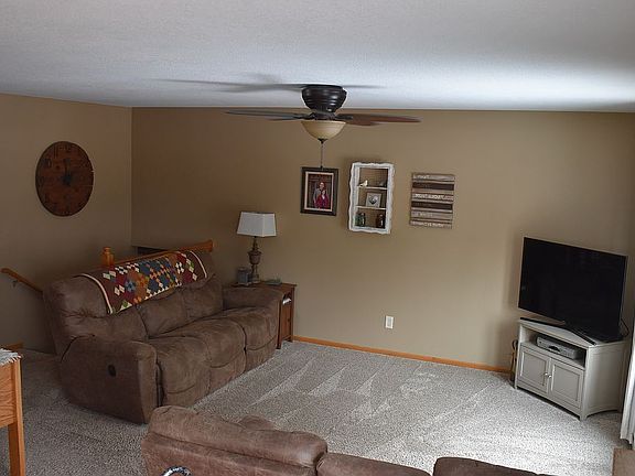 2nd image of 301 Dakota Ct