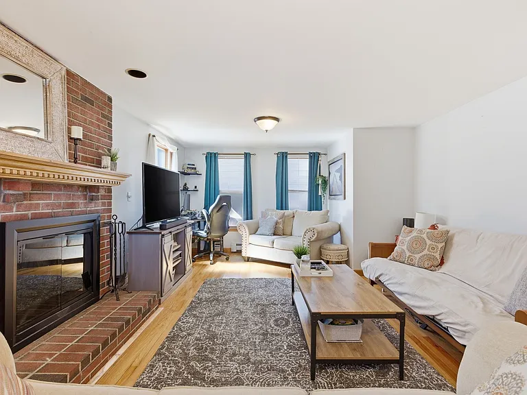 26 Saint Martin St #B — Photo 7