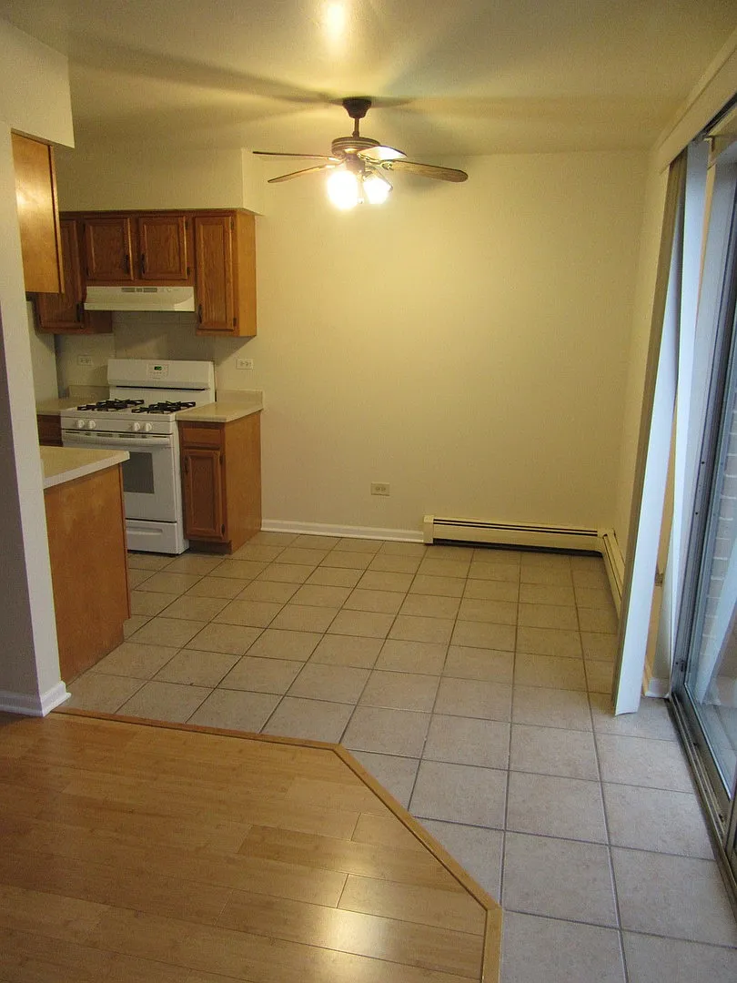 2 bed, 1000 sqft, $1,650 — Photo 4