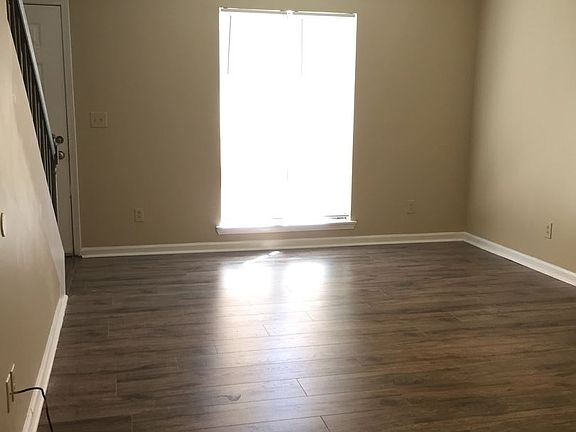 3rd image of 121 Helen Cir #C