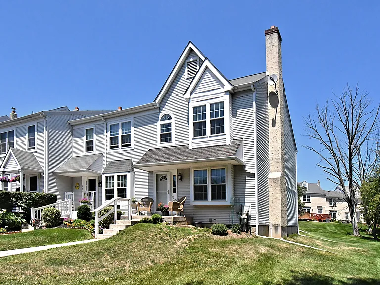 2489 Hillendale Dr — Photo 49