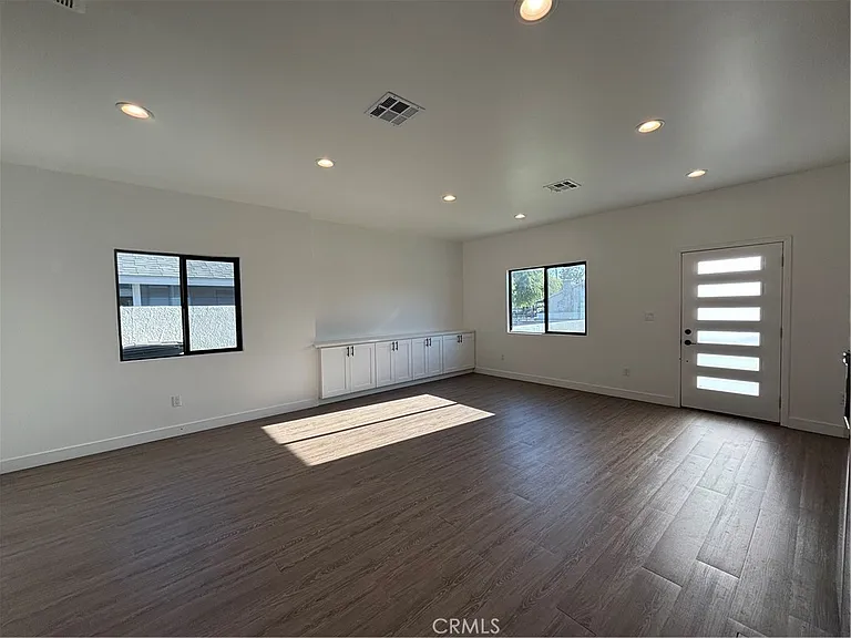 1664 Glen Ave — Photo 6