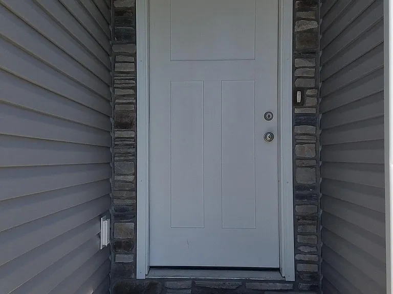 3287 E Kathaway Ln — Photo 2