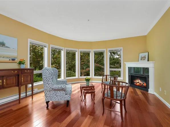 125 Aldersmith Pl #204, View Royal, BC V9A 7M7