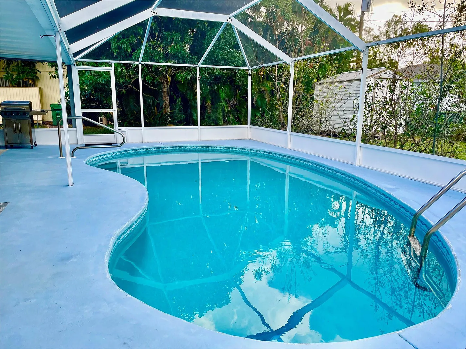 3 bed, 2.0 bath, 1172 sqft, $3,200 — Photo 2