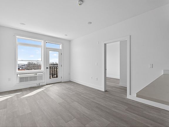 3rd image of 43-45 W 32nd St #502