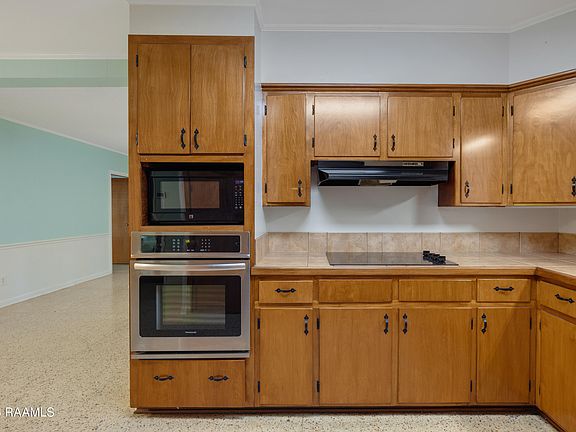 5th image of 222 Louise Dr