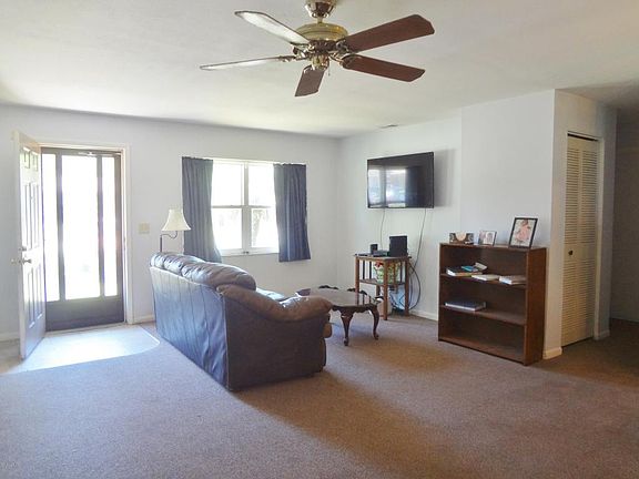 3rd image of 2645 NE 43rd Pl