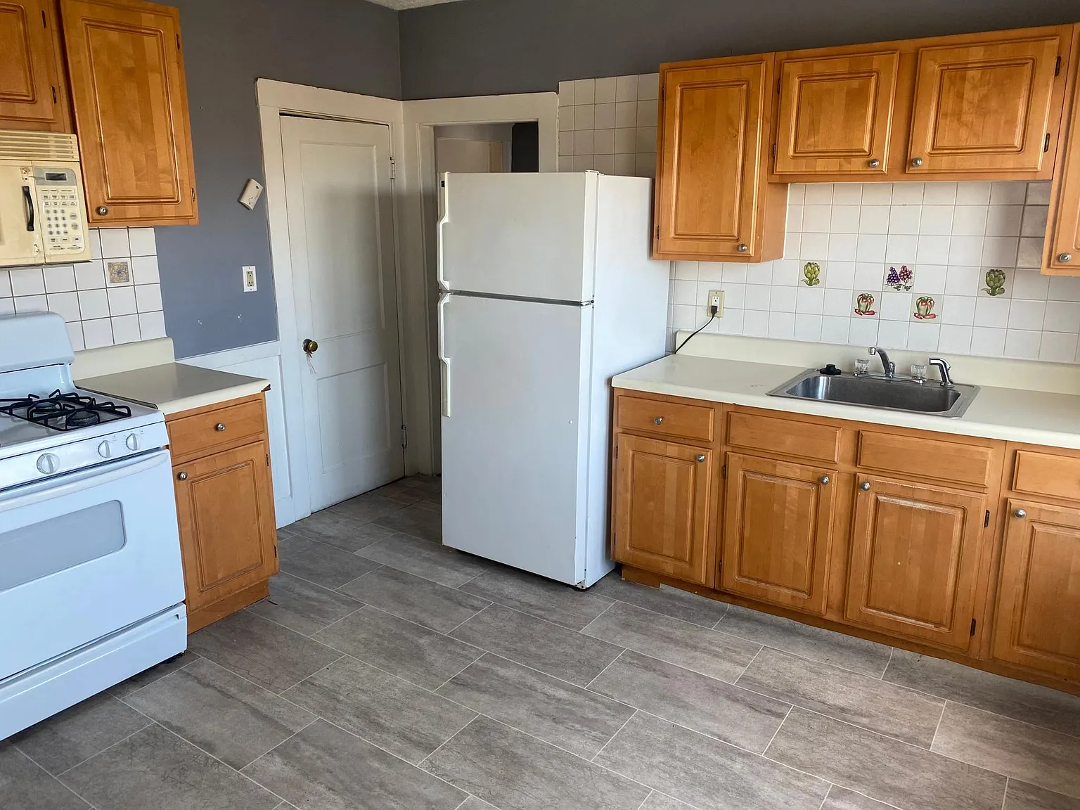 120 Fuller St — Photo 4