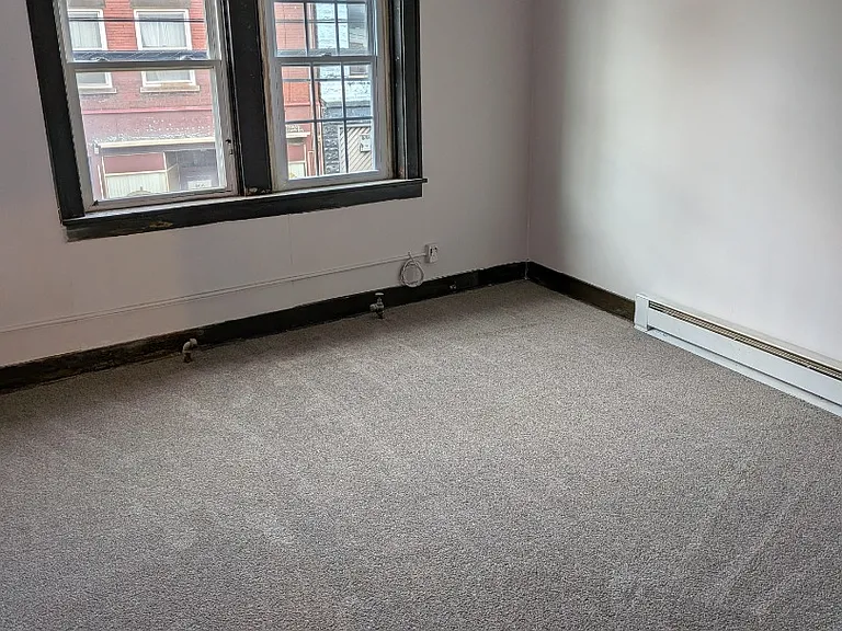 909 Chartiers Ave #5 — Photo 2