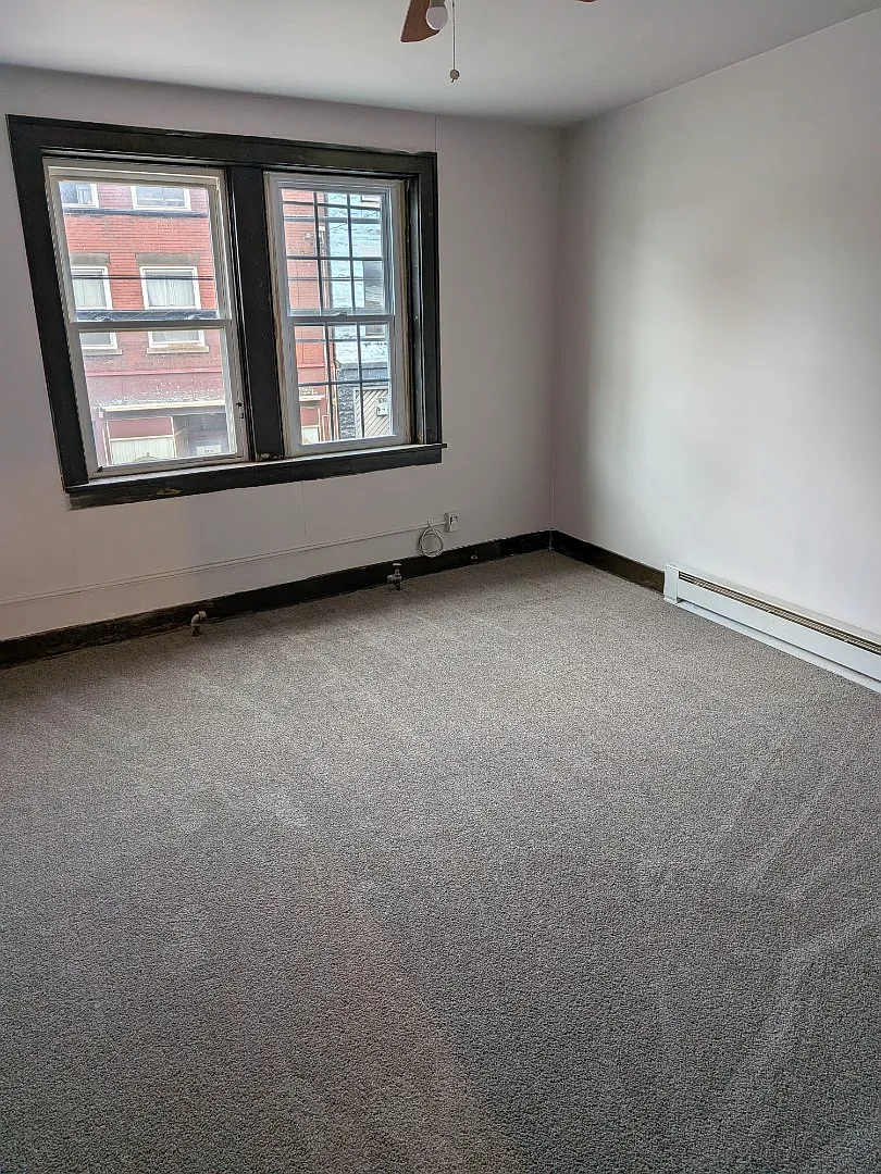 Building Photo - 909 Chartiers Ave #5
