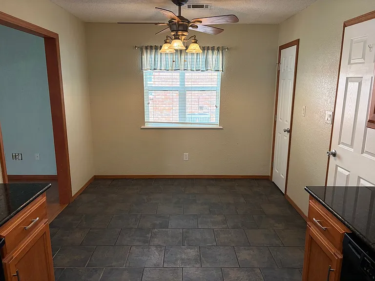 9313 Houston St — Photo 7