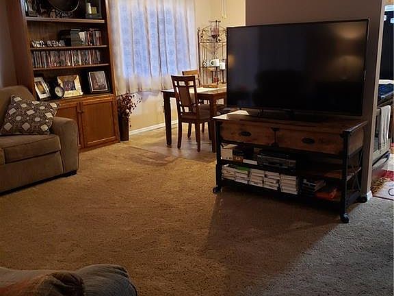 2nd image of 2826 Oakland Dr Unit 4