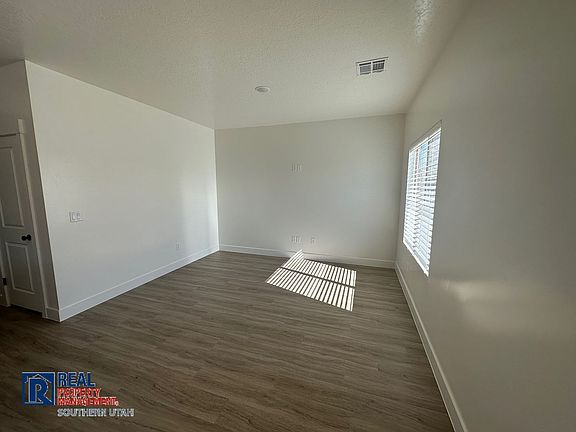3rd image of 2366 E Alexander Ln