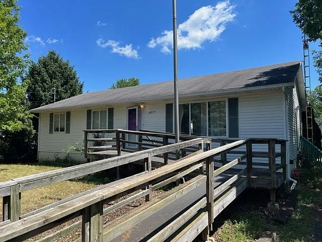 4077 Montcalm St — Photo 14