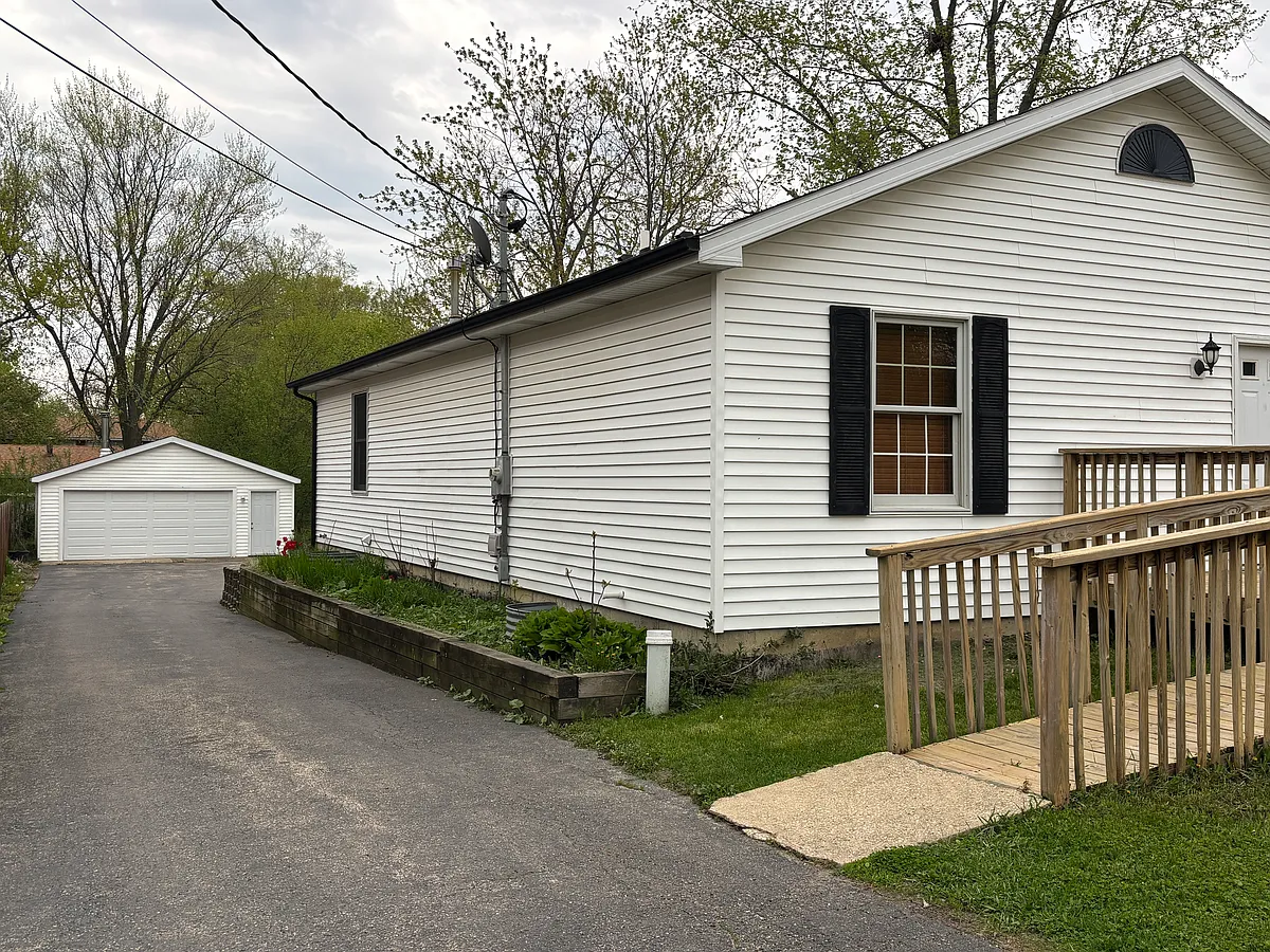 Building Photo - 1007 Spafford St