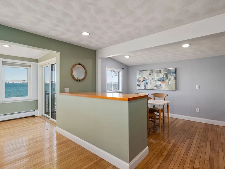 43 Maple Ave — Photo 3